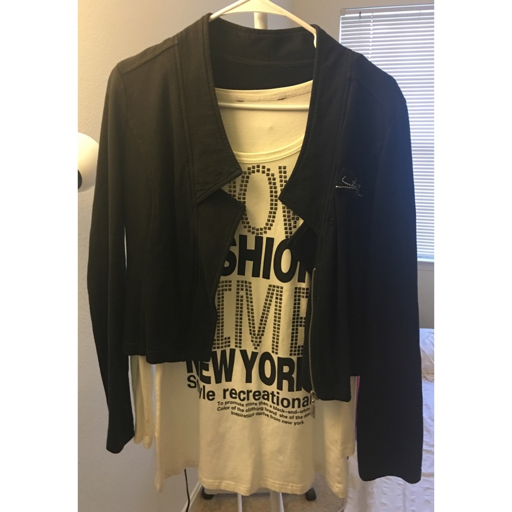 A set of T-shirt and jacket.